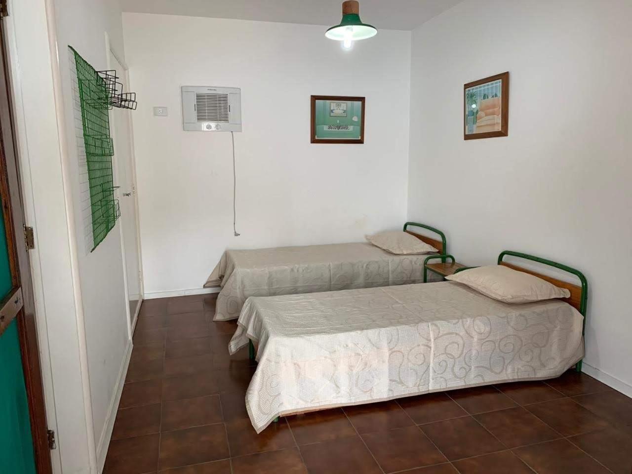 Holiday home 4 Suites, Ar Cond Tv, Internet, Piscina,150 Mts Praia! Aceitamos Pet! Guaruja