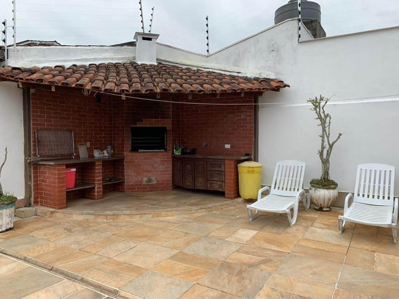 4 Suites, Ar Cond Tv, Internet, Piscina,150 Mts Praia! Aceitamos Pet! Holiday home *