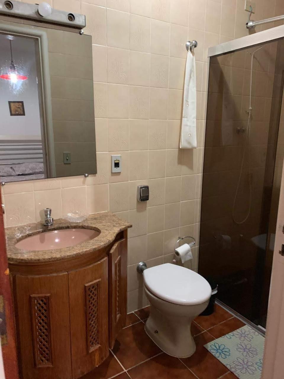4 Suites, Ar Cond Tv, Internet, Piscina,150 Mts Praia! Aceitamos Pet! Holiday home