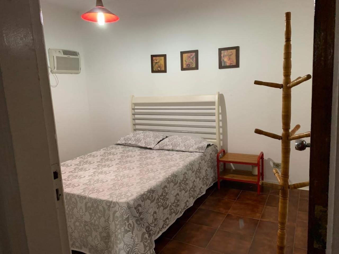 4 Suites, Ar Cond Tv, Internet, Piscina,150 Mts Praia! Aceitamos Pet! Holiday home Guaruja