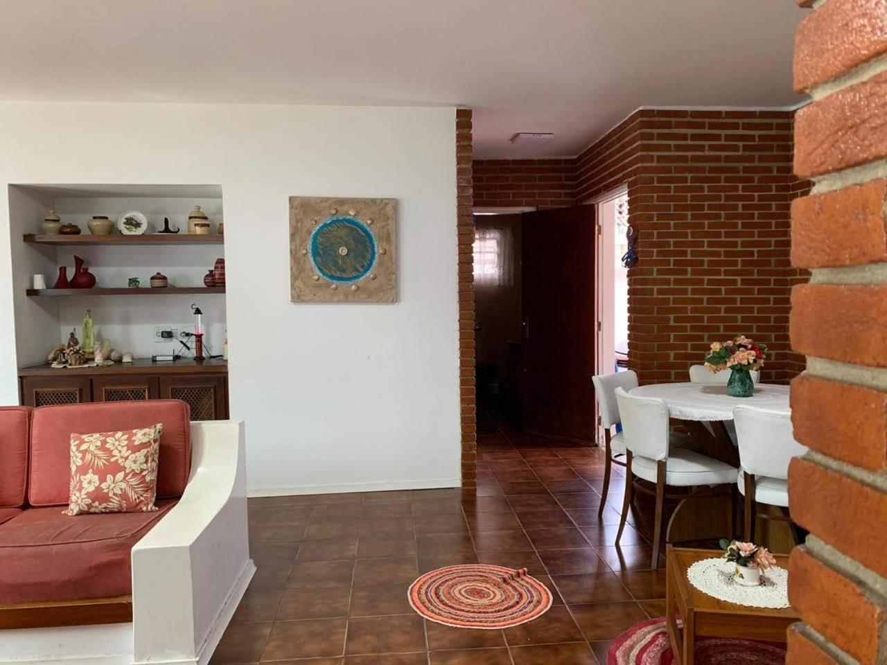 4 Suites, Ar Cond Tv, Internet, Piscina,150 Mts Praia! Aceitamos Pet! Holiday home