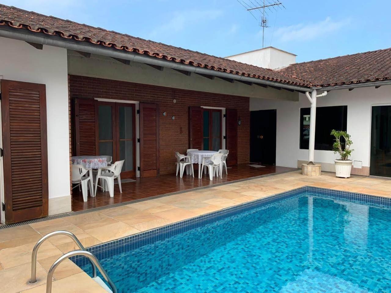 Holiday home 4 Suites, Ar Cond Tv, Internet, Piscina,150 Mts Praia! Aceitamos Pet!